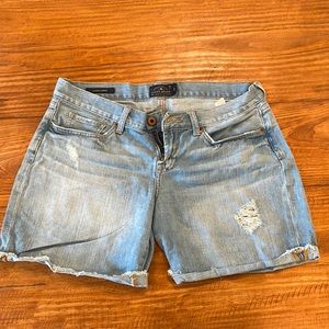 Lucky Brand Laguna Shorts size 6 / 28 inseam 7 inch or 5 if cuffed.